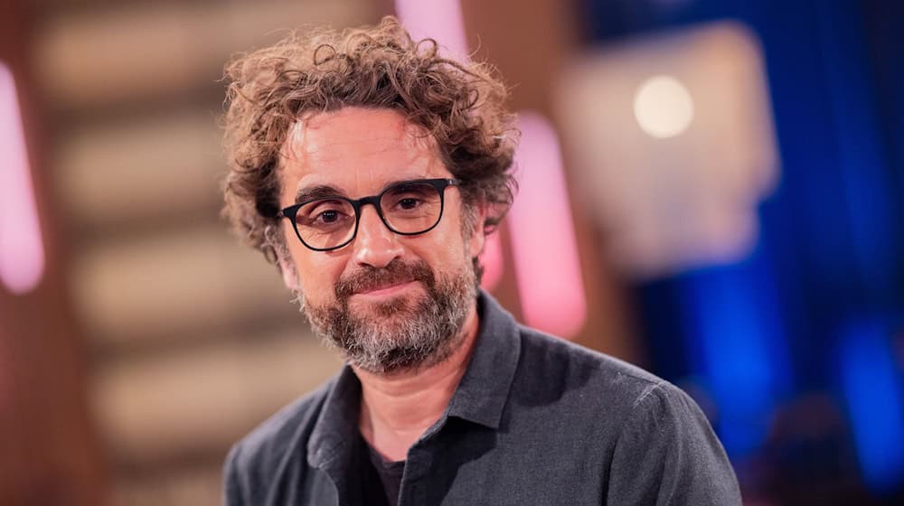Schauspieler Oliver Wnuk blickt seit einem Einbruch bei ihm anders auf materielle Dinge. (Archivbild) / Foto: Rolf Vennenbernd/dpa