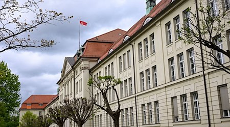 Die Staatskanzlei bekommt mit Ines Filohn eine Regierungssprecherin. (Symbolbild) / Foto: Jens Kalaene/dpa
