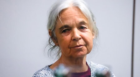 Der Prozess gegen Daniela Klette wird erstmals in einer eigens umfunktionierten Reithalle stattfinden. (Archivbild) / Foto: Focke Strangmann/Getty Images Europe/Pool/dpa