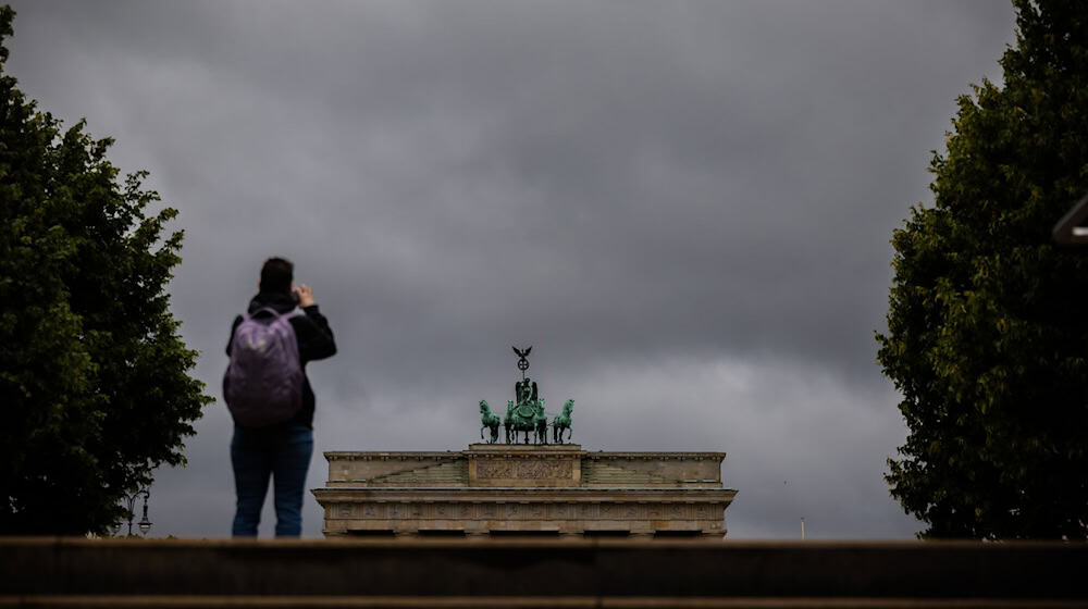 Laut DWD-Angaben ist mit Höchsttemperaturen um die 14 Grad zu rechnen. (Symbolbild) / Foto: Christoph Soeder/dpa