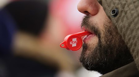 Die GEW protestiert gegen die geplante Extra-Unterrichtsstunde. (Symbolbild) / Foto: Sven Braun/dpa
