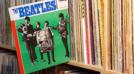 Auch Schallplatten von Musikern aus dem Westen wurden vom DDR-Label Amiga herausgebracht - wie diese von den Beatles aus dem Jahr 1965. (Archivbild) / Foto: Peter Endig/dpa-Zentralbild/dpa-tmn