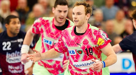 Welthandballer Matthias Gidsel trennen noch fünf Partien von seiner ersten Meisterschaft mit den Füchsen / Foto: Frank Molter/dpa