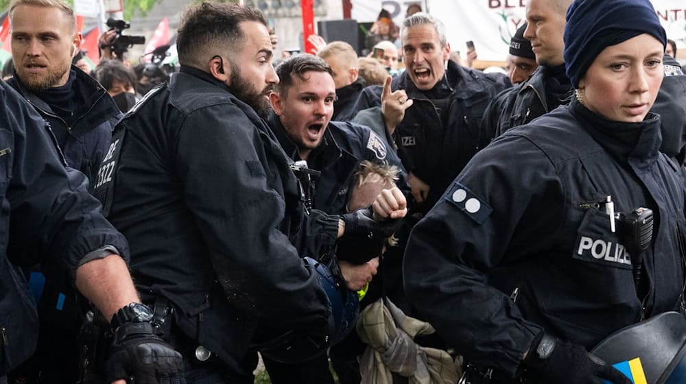Während der Demonstration zum Nakba-Tag kam es zu Tumulten in Berlin-Kreuzberg. / Foto: Christophe Gateau/dpa