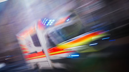 Zum Zustand des beteiligten Autofahrers konnte die Polizei bislang keine Informationen geben. (Symbolbild) / Foto: Jens Büttner/dpa