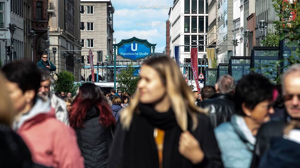 Die Menschen in Berlin und Brandenburg können über Volksentscheide politische Entscheidungen beeinflussen. (Symbobild) / Foto: Paul Zinken/dpa
