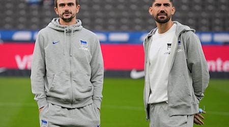 Smail Prevljak (l) und Andreas Bouchalakis (r) verlassen Hertha BSC. / Foto: Soeren Stache/dpa