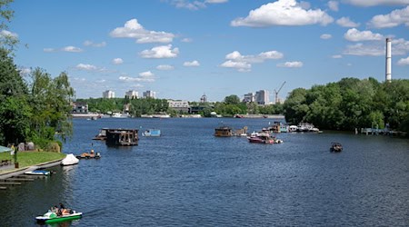 Die Woche beginnt in Berlin und Brandenburg mit viel Sonne - bis zur Wochenmitte steigen die Temperaturen auf 23 Grad. / Foto: Soeren Stache/dpa/ZB