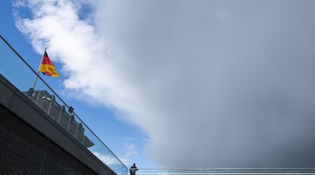 An Christi Himmelfahrt ist es in Berlin und Brandenburg bewölkt. Am Wochenende werden höhere Temperaturen aber auch Unwetter erwartet. (Archivbild)  / Foto: Hannes P. Albert/dpa