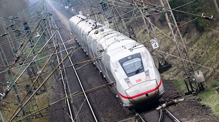 Auf der Bahnstrecke Hamburg - Berlin kommt es zu Einschränkungen. (Symbolbild) / Foto: Julian Stratenschulte/dpa