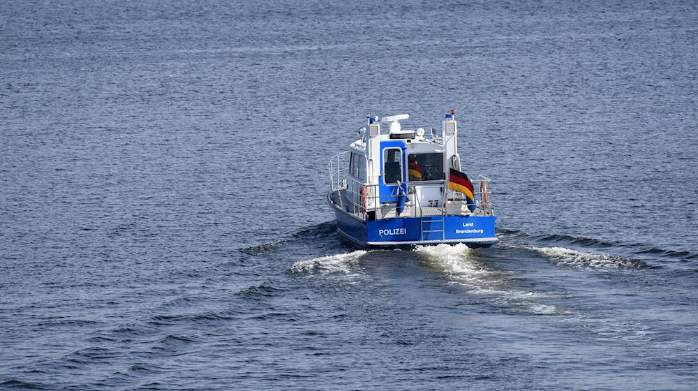 Der Sommer ist für die Wasserschutzpolizei Hauptsaison. (Symbolbild) / Foto: Ralf Hirschberger/dpa
