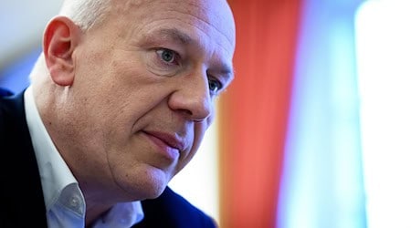 Berlins Regierender Bürgermeister Kai Wegner (CDU) rechnet mit erfolgreichen Beratungen über die Verwaltungsreform im Landesparlament. (Archivfoto) / Foto: Bernd von Jutrczenka/dpa