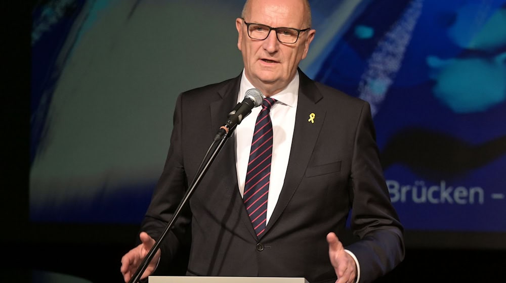 Brandenburgs Ministerpräsident Dietmar Woidke (SPD) appelliert an die Hamas und an Israel, die Zivilbevölkerung in Gaza  zu schützen. (Archivbild) / Foto: Michael Bahlo/dpa