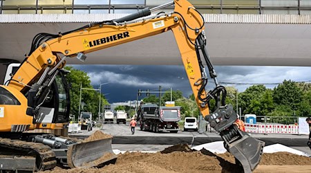 So sah es an der Wuhlheide-Brücke noch vor wenigen Tagen aus. (Archivbild) / Foto: Jens Kalaene/dpa