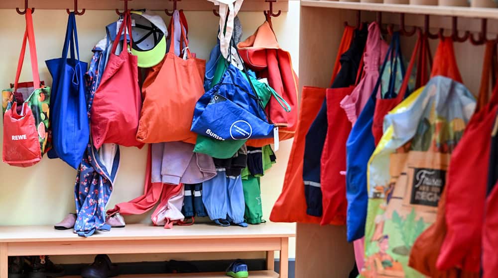 An den Brandenburger Kitas betreut eine Erzieherin im Schnitt mehr als vier Kinder. (Symbolbild) / Foto: Jens Kalaene/dpa