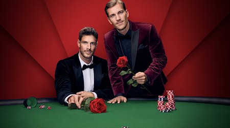 Sie verteilen bald die Rosen auf RTL: der Kölner Versicherungsfachmann Martin Braun und der Berliner Fotograf Felix Stein. (Handout) / Foto: RTL / Benno Kraehahn/dpa