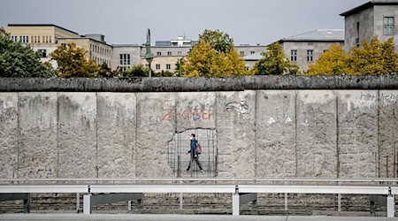 Tausende Menschen kamen in der DDR aus politischen Gründen in Haft (Symbolbild).  / Foto: Britta Pedersen/dpa-Zentralbild/dpa