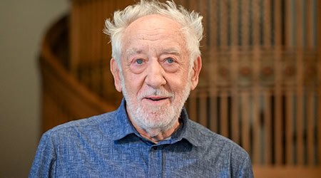 Auf Konfrontation zum Bundeskanzler: Kabarettist Dieter Hallervorden. / Foto: Jens Kalaene/dpa