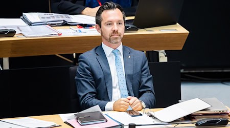 Die Spitze der Potsdamer SPD hat den Berliner Wirtschafts-Staatssekretär Severin Fischer als OB-Kandidaten in Potsdam nominiert (Archivbild). / Foto: Christoph Soeder/dpa