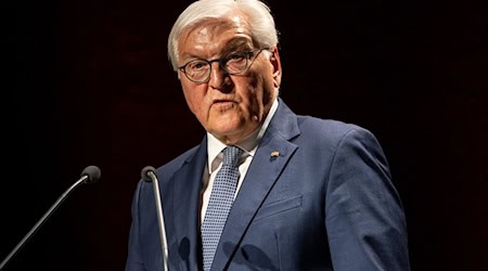 Der Bundespräsident Frank-Walter Steinmeier arbeitet im Juli drei Tage lang von Neuruppin aus und sucht den Austausch mit Bürgern. (Archivbild) / Foto: Fabian Sommer/dpa