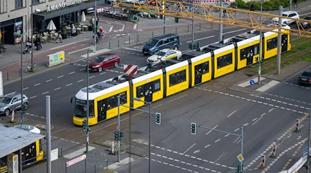 Im Südosten der Stadt soll bis 2030 ein neuer Betriebshof für Straßenbahnen entstehen. (Archivbild) / Foto: Monika Skolimowska/dpa