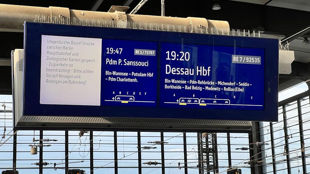 Seit Donnerstagabend ist der Bahnverkehr durch Unwetter beeinträchtigt.  / Foto: Niklas Graeber/dpa