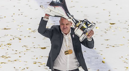 Die Eisbären Berlin verlängern ihren Vertrag mit Serge Aubin.  / Foto: Andreas Gora/dpa