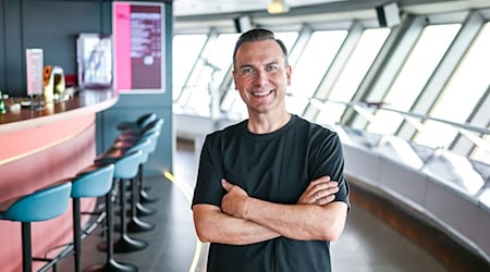 Tim Raue hat Anfang Juni ein neues Restaurant im Berliner Fernsehturm eröffnet. / Foto: Jens Kalaene/dpa
