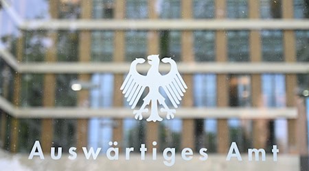 Das Auswärtige Amt muss nach einer Gerichtsentscheidung Lageberichte ungeschwärzt herausgeben (Archivbild).  / Foto: Katharina Kausche/dpa