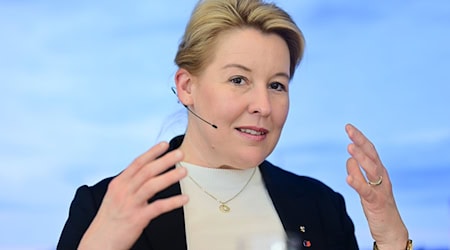 Berlins Wirtschaftssenatorin Franziska Giffey (SPD) will mit einer Delegation nach Indien fliegen. (Archivbild) / Foto: Sebastian Christoph Gollnow/dpa
