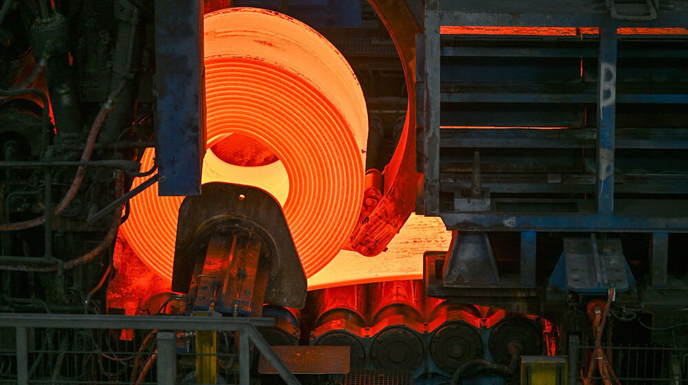 Grüner Stahl? In Eisenhüttenstadt will ArcelorMittal seine ursprünglichen Pläne nicht vorantreiben. (Archivbild) / Foto: Patrick Pleul/dpa