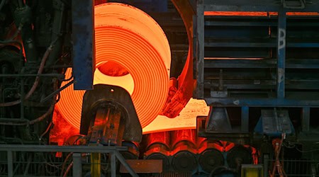Grüner Stahl? In Eisenhüttenstadt will ArcelorMittal seine ursprünglichen Pläne nicht vorantreiben. (Archivbild) / Foto: Patrick Pleul/dpa