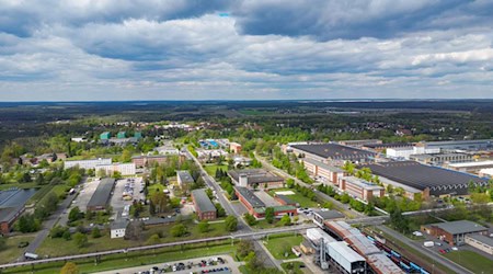 Der Industriestandort Schwarze Pumpe liegt auf der Landesgrenze zwischen Brandenburg und Sachsen. (Archivbild) / Foto: Patrick Pleul/dpa