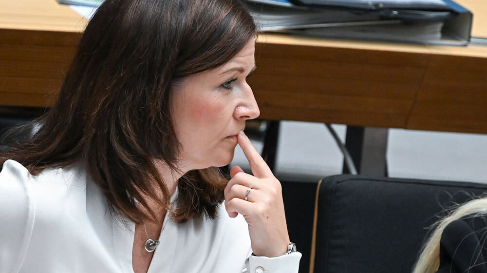 Bildungssenatorin Katharina Günther-Wünsch (CDU) will, dass künftig schneller auf Mobbingfälle reagiert wird. (Archivbild) / Foto: Jens Kalaene/dpa
