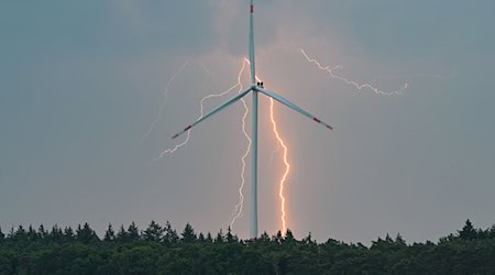 Der Deutsche Wetterdienst rechnet wieder mit Gewitter und Sturm in der Hauptstadtregion. / Foto: Patrick Pleul/dpa