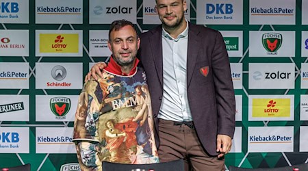 Ex-Nationalspieler Paul Drux (r) soll Bob Hanning bald als Füchse-Boss ablösen.  / Foto: Andreas Gora/dpa