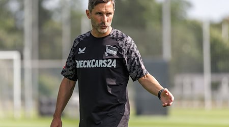 Hertha-Trainer Stefan Leitl sah einen Sieg seiner Mannschaft beim ersten Testspiel. / Foto: Andreas Gora/dpa