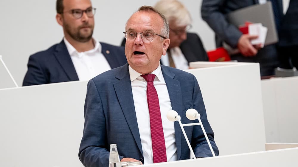 Detlef Tabbert (BSW) will den Wohnungsbau in Brandenburg beschleunigen. (Archivbild) / Foto: Fabian Sommer/dpa