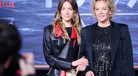Katja Riemann (rechts) und ihre Tochter Paula Romy inszenieren ab Juli am Berliner Renaissance-Theater ein gemeinsames Stück. (Archivbild) / Foto: Annette Riedl/dpa