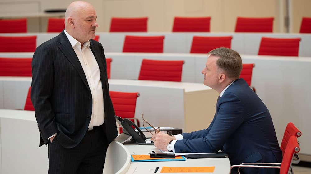 Die Koalitionsfraktionen von SPD und BSW einigen sich mit der oppositionellen CDU im Streit über eine Anhörung zum Haushalt (Archivbild). / Foto: Soeren Stache/dpa