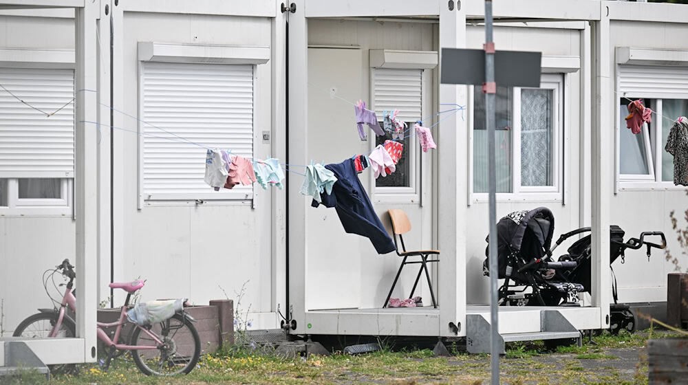 Auf dem Tempelhofer Feld soll es künftig noch mehr Geflüchtetenunterkünfte geben.  / Foto: Sebastian Christoph Gollnow/dpa