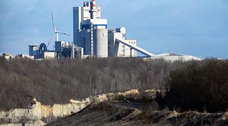 Bei Cemex in Rüdersdorf ist ein Projekt zur CO2-Abscheidung geplant. (Archiv) / Foto: Soeren Stache/dpa-Zentralbild/dpa