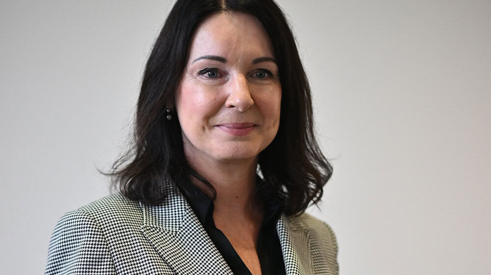 Brandenburgs Gesundheitsministerin Britta Müller will Geld aus dem Sondervermögen für Infrastruktur auch für Kliniken und die Pflege verwenden. (Archivbild) / Foto: Sebastian Gollnow/dpa