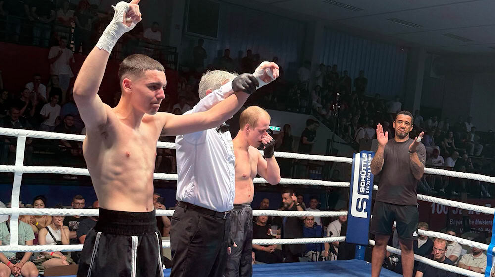 Boxer Arminius Rolle gewinnt sein Profidebüt.  / Foto: Robert Rolle/dpa