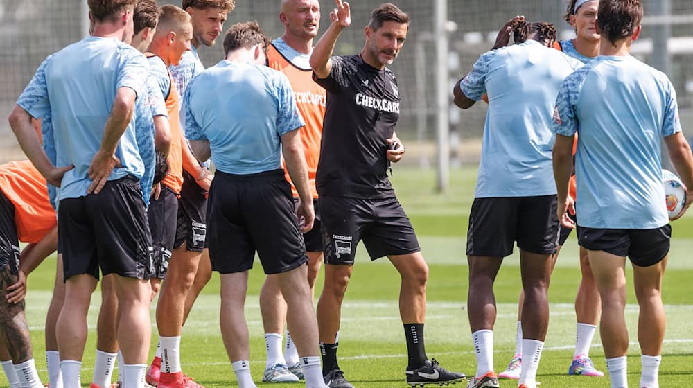 Hertha-Trainer Stefan Leitl (Mitte) setzt vor allem auf physische Parameter in der Vorbereitung / Foto: Andreas Gora/dpa