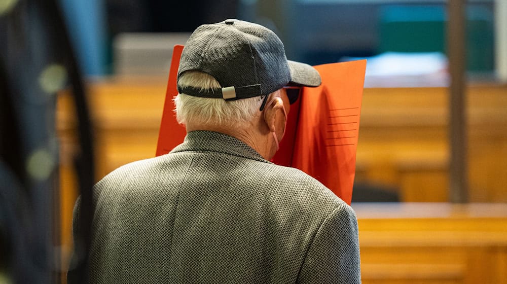 Nach einem Unfall, bei dem eine 41-jährige Berlin-Touristin und ihr vierjähriger Sohn auf der Leipziger Straße tödlich erfasst wurden, steht mit einem 84-Jährigen der mutmaßliche Verursacher vor Gericht. / Foto: Hannes P. Albert/dpa