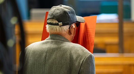 Nach einem Unfall, bei dem eine 41-jährige Berlin-Touristin und ihr vierjähriger Sohn auf der Leipziger Straße tödlich erfasst wurden, steht mit einem 84-Jährigen der mutmaßliche Verursacher vor Gericht. / Foto: Hannes P. Albert/dpa