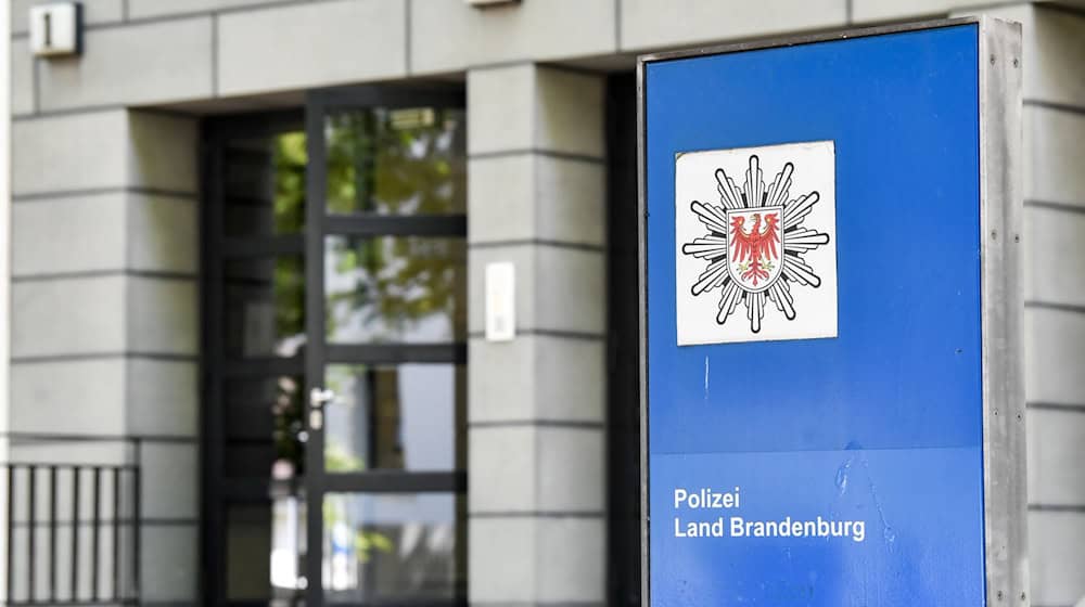 Der Innenausschuss des Landtags beschloss, angesichts der Personaldebatte bei der Polizei das Landeskriminalamt in Eberswalde zu besuchen.  / Foto: Jens Kalaene/dpa-Zentralbild/dpa