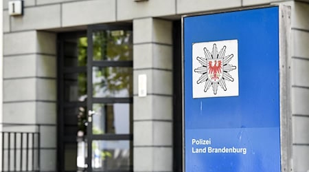 Der Innenausschuss des Landtags beschloss, angesichts der Personaldebatte bei der Polizei das Landeskriminalamt in Eberswalde zu besuchen.  / Foto: Jens Kalaene/dpa-Zentralbild/dpa