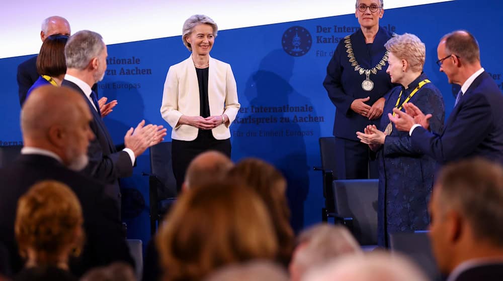 Nach dem Internationalen Karlspreis erhält EU-Kommissionspräsidentin Ursula von der Leyen eine weitere Auszeichnung. (Archivfoto) / Foto: Thilo Schmülgen/Reuter/Pool/dpa
